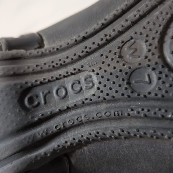 Crocs Women's Size 7 Isabella T Strap Black Sandals 202467 Thong Flats Shoes - Picture 5 of 16